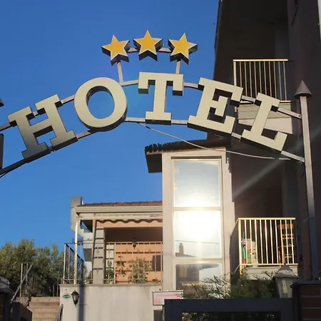 酒店 勒阿文尼尔餐厅酒店