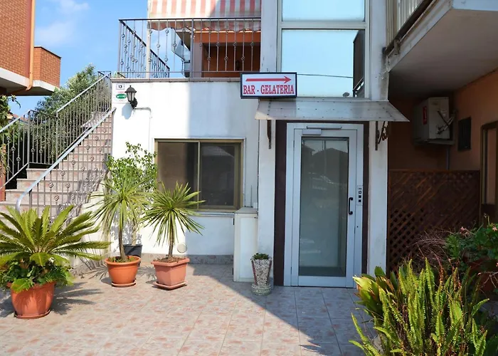 勒阿文尼尔餐厅酒店 3* 吉泽利亚