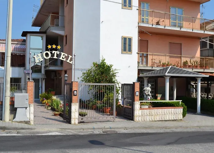 勒阿文尼尔餐厅酒店 3* 吉泽利亚