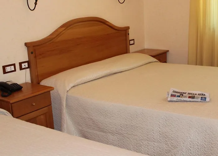 酒店 勒阿文尼尔餐厅酒店