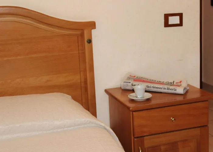 勒阿文尼尔餐厅酒店 3*