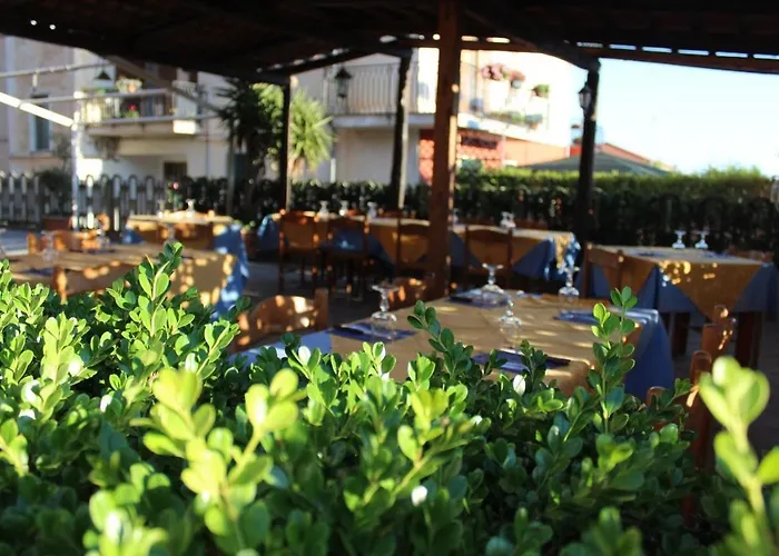 勒阿文尼尔餐厅酒店 3*