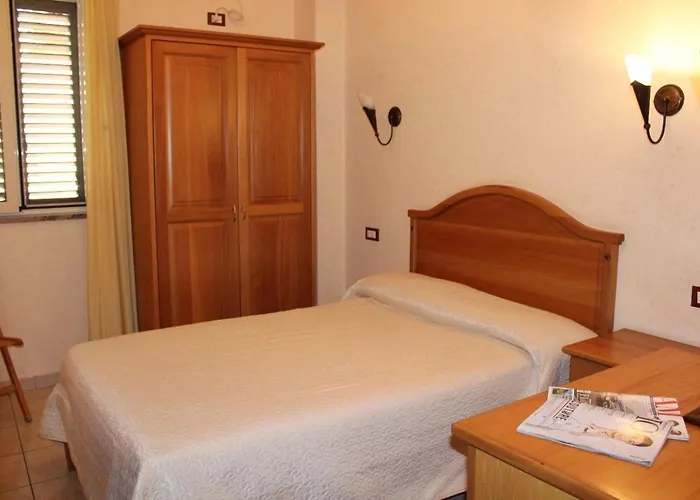 勒阿文尼尔餐厅酒店 3*