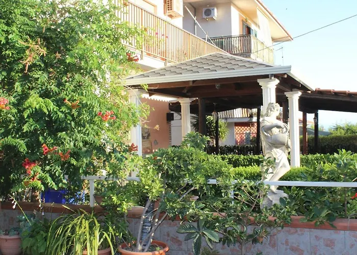 酒店 勒阿文尼尔餐厅酒店