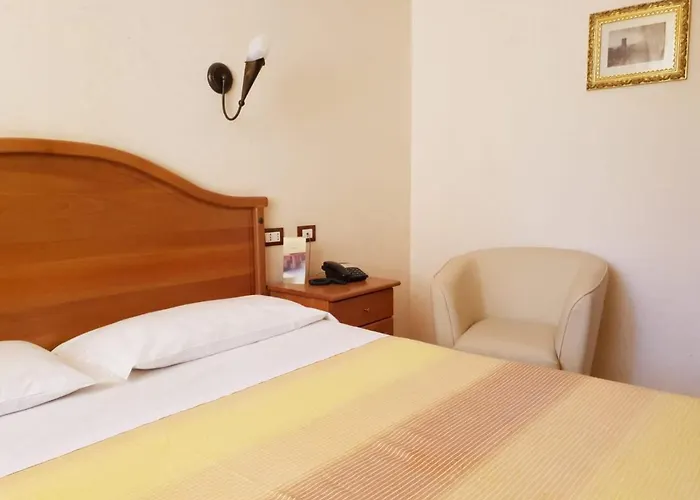 勒阿文尼尔餐厅酒店 酒店