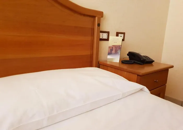 勒阿文尼尔餐厅酒店