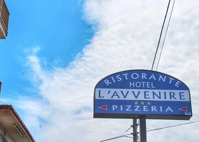 勒阿文尼尔餐厅酒店 3*