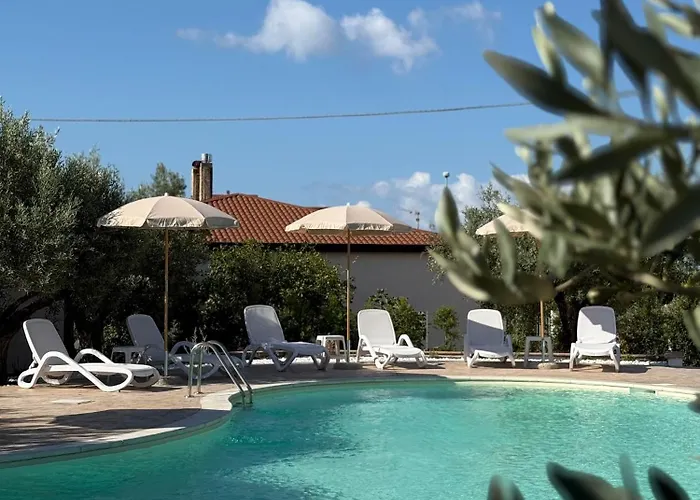 酒店 勒阿文尼尔餐厅酒店 3*