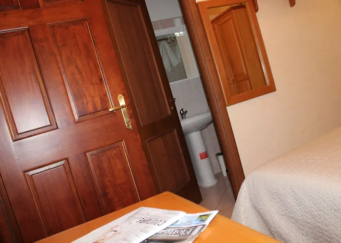 勒阿文尼尔餐厅酒店