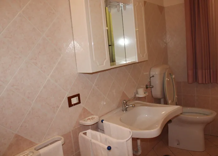 勒阿文尼尔餐厅酒店