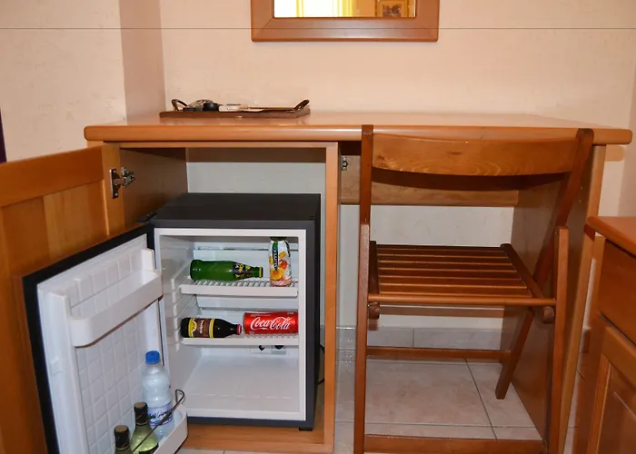 勒阿文尼尔餐厅酒店